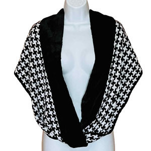 Croft Barrow Houndstooth Twisted Infinity Scarf Wrap Faux Fur Black White